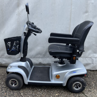 Invacare Leo Elektromos Rokkantkocsi (Fekete Üléssel)