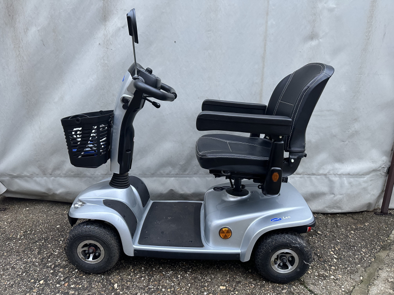 Invacare Leo Elektromos Rokkantkocsi (Fekete Üléssel)