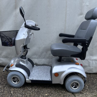 Invacare Leo Elektromos Rokkantkocsi (Szürke Üléssel)